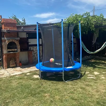 펜션 The Line House 크라페츠